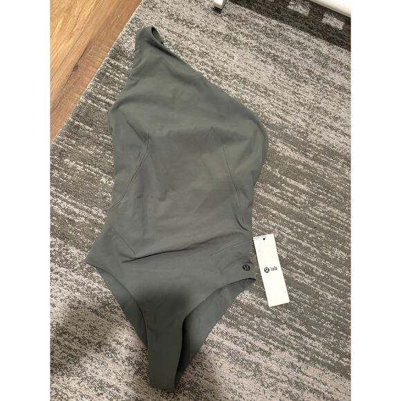 NWT Lululemon Aer Bodysuit *lululemon lab
Palm Deco Sz 2 - Picture 8 of 10